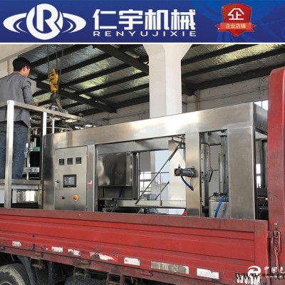 自動套袋機生產廠家擁有多年生產加工經驗