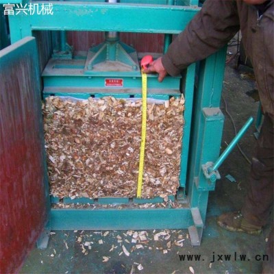 化肥袋子打包壓縮機(jī)  塑料廢品邊角料壓縮成塊機(jī) 哈爾濱易拉罐棉花打包機(jī)