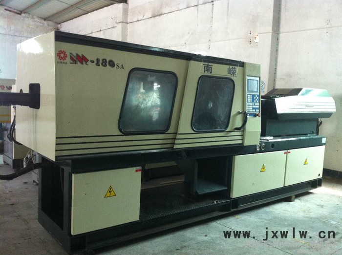 供應(yīng)臺(tái)灣南嶸180T注塑機(jī)