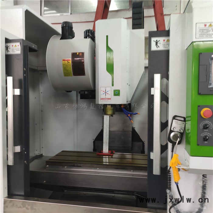 VMC650立式加工中心機(jī)床小型三軸線(xiàn)軌cnc數(shù)控銑床高配置強(qiáng)力切削