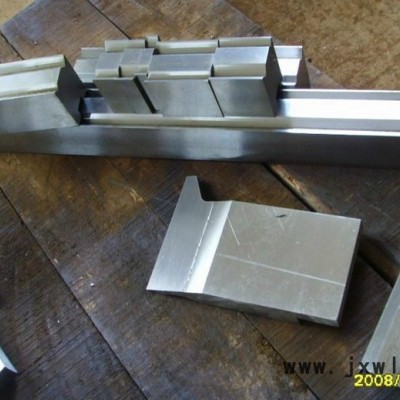 亞威數(shù)控折彎機** ，模具
