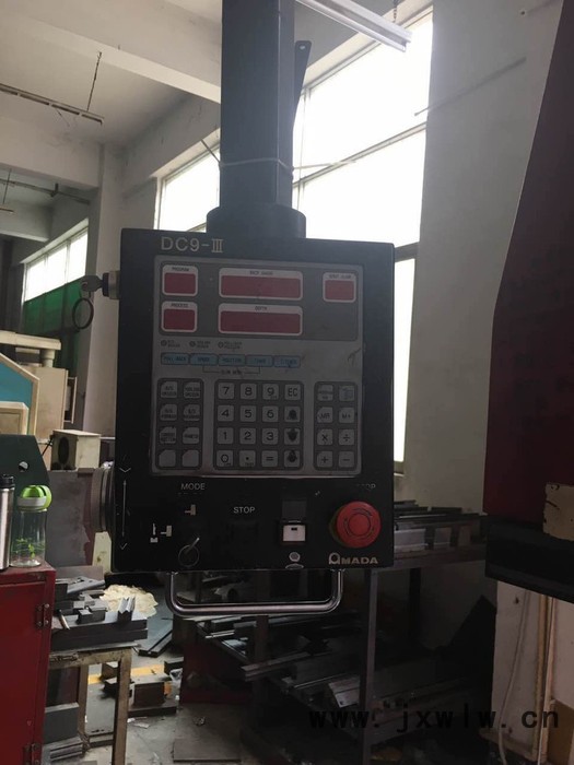 阿瑪達(dá)100t*3200mm 下動(dòng)式數(shù)控折彎?rùn)C(jī)