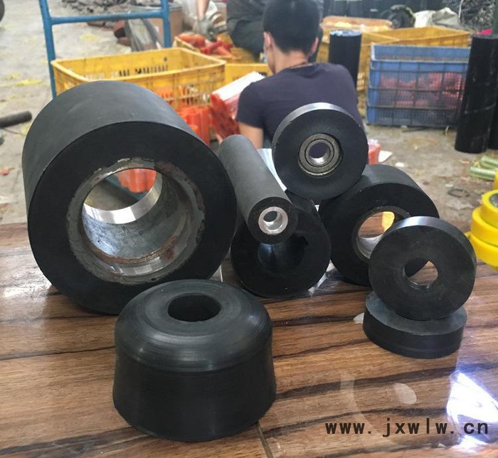 直銷(xiāo) 耐磨拋光機(jī)膠輪 鐵芯鋁芯軸承包膠加工 砂帶機(jī)橡膠輪