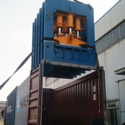 出口哈薩克斯坦鋼板壓花機(jī)  LEAD 1.0mm板厚壓花型 2000T手動(dòng)壓門機(jī)