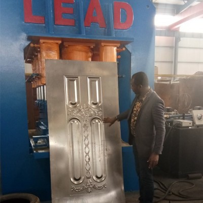 出口尼日利亞防盜門液壓機(jī) 鋼板壓花機(jī) LEAD 各噸位各形式壓門機(jī)