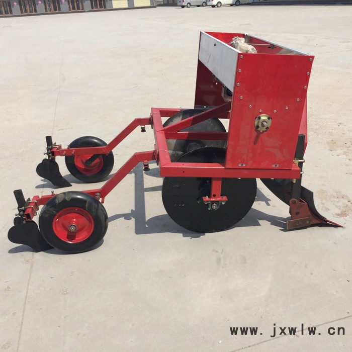 鑫鴻xh-fm 手扶帶噴霧覆膜機(jī) 馬鈴薯四輪帶覆膜機(jī) 花生黃煙手扶覆膜機(jī)