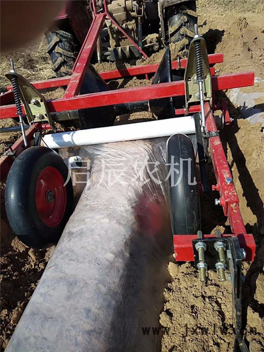 拖拉機帶的起壟覆膜機 高質(zhì)量覆膜機 高效率覆膜機 配套20-40馬力拖拉機