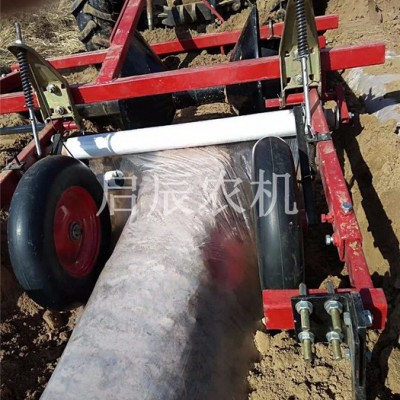 拖拉機帶的起壟覆膜機 高質(zhì)量覆膜機 高效率覆膜機 配套20-40馬力拖拉機