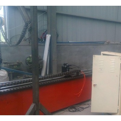 角鋼角鐵沖孔送料機(jī) 扁鋼扁鐵自動裁斷機(jī) 數(shù)控液壓沖床送料機(jī)