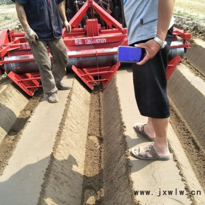 山東紅薯開溝起壟機(jī)地瓜覆膜機(jī)地瓜開溝起壟覆膜機(jī)