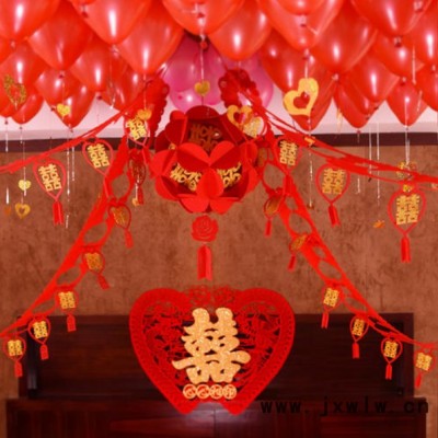 中國對聯(lián)千千萬萬,生產(chǎn)全靠勝昌對聯(lián)燙金機.