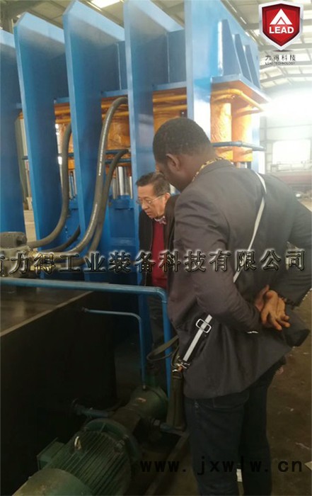 防盜門壓花機  新型框架式雙動門板壓紋機 LEAD LDY1300-2500T鐵皮壓花機 質(zhì)保一年 遠銷非洲