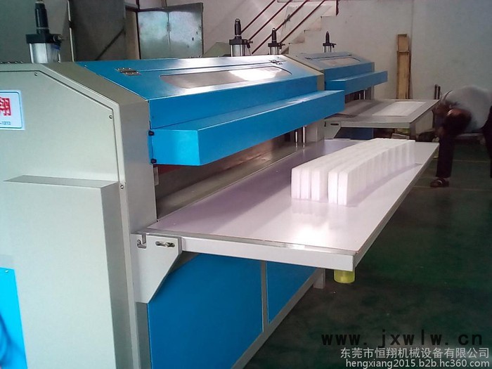 HXR-1300分切機(jī)廠家**供應(yīng)EPE珍珠棉分條機(jī),全自動橫豎分切機(jī)，