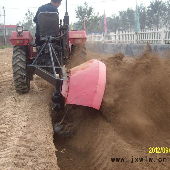 農(nóng)康埋藤機(jī) 路面開(kāi)槽機(jī) 拖拉機(jī)帶地面鏈條式開(kāi)溝機(jī) 供應(yīng)圓盤挖溝機(jī) 混凝土水泥瀝青路開(kāi)溝機(jī)