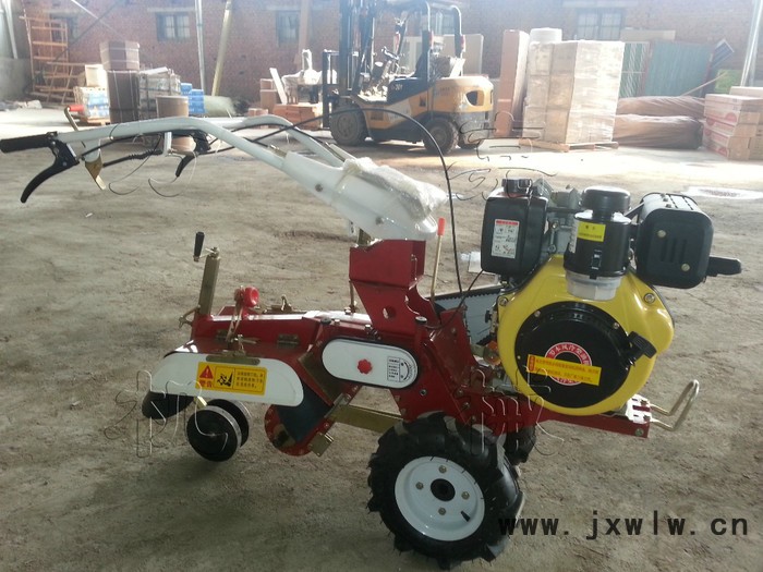 **開溝機(jī) 山區(qū)挖溝機(jī) 山藥挖坑機(jī) **打孔機(jī) 山地挖溝機(jī) **開溝培土機(jī)
