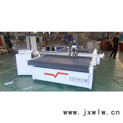 自動(dòng)送料震振動(dòng)刀切割機(jī)  廣告毯切割機(jī) LOGO毯切割機(jī)廠家