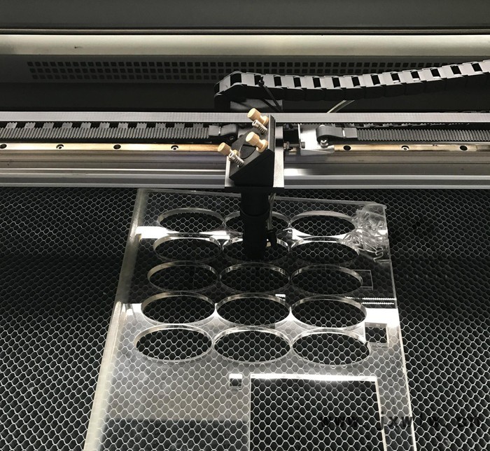 高速精密CO2激光切割機可用于非金屬薄板加工雕刻