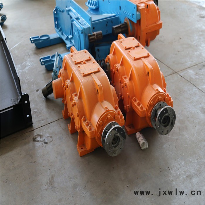 八方 JS系列大轉(zhuǎn)矩雙向減速機(jī)  轉(zhuǎn)矩雙向減速機(jī)  大轉(zhuǎn)矩雙向減速機(jī)**