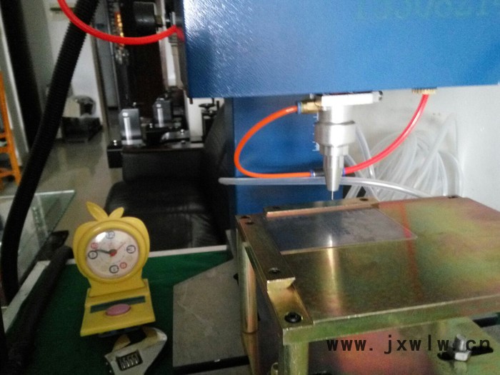 成都VIN打碼機(jī)，發(fā)動(dòng)機(jī)號(hào)打標(biāo)機(jī)，氣動(dòng)打標(biāo)機(jī)，打碼機(jī)**