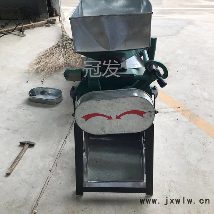 糧食粉碎設(shè)備 冠發(fā)釀酒廠用擠扁破碎設(shè)備 **小型糧食擠扁機(jī)