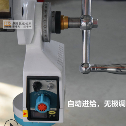 一臺(tái)山東炮塔銑床要什么價(jià)格？配置三軸數(shù)顯工作臺(tái)x走刀平口鉗