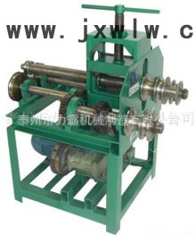 多功能滾動式彎管機(jī)1
