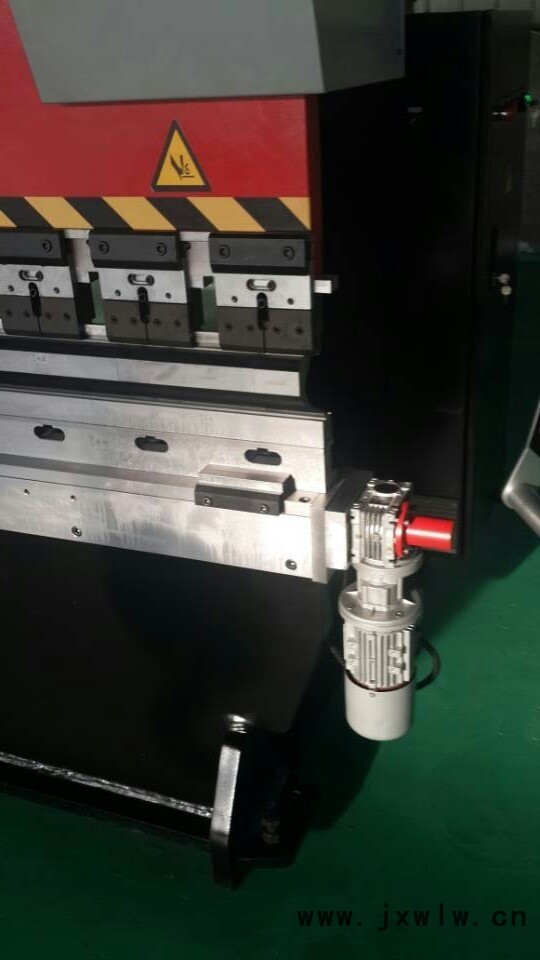 8數(shù)控折彎機